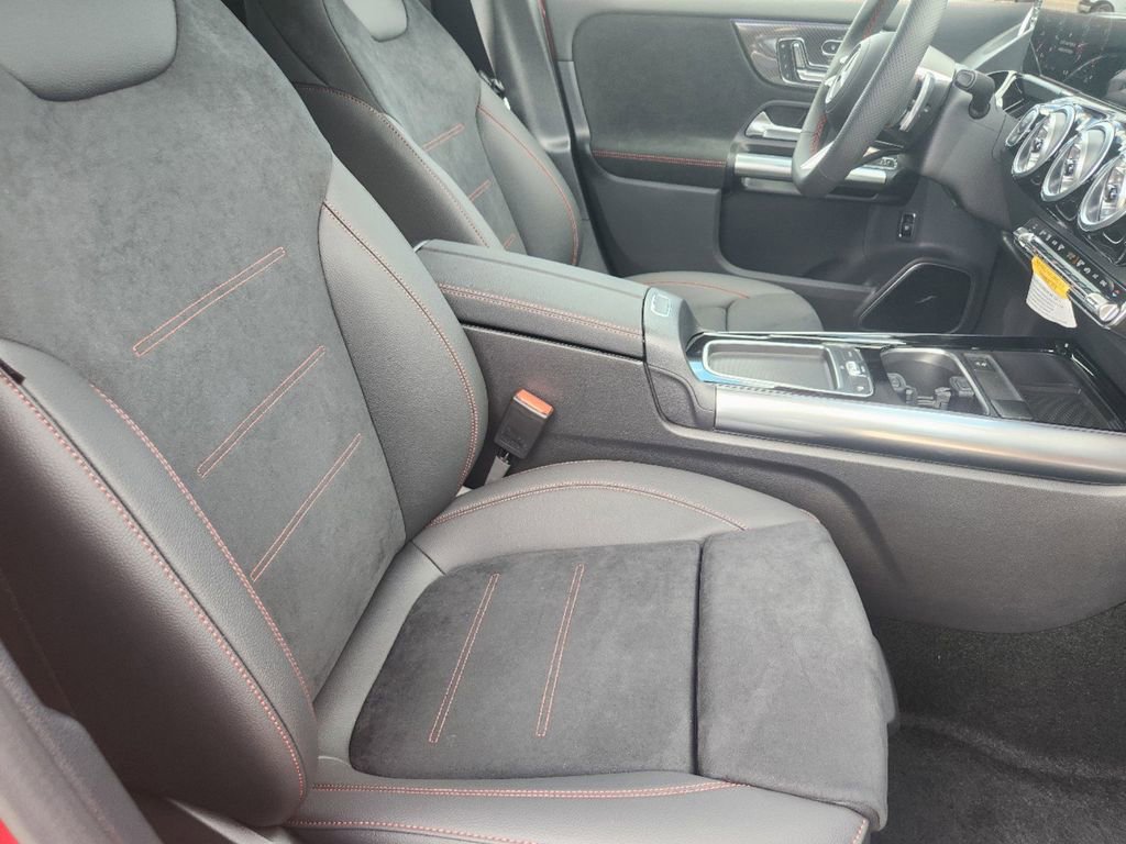 New 2025 Mercedes-Benz GLA 250 4MATIC image 19