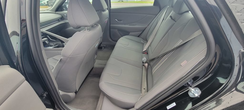 Used 2025 Hyundai Elantra SEL FWD image 13