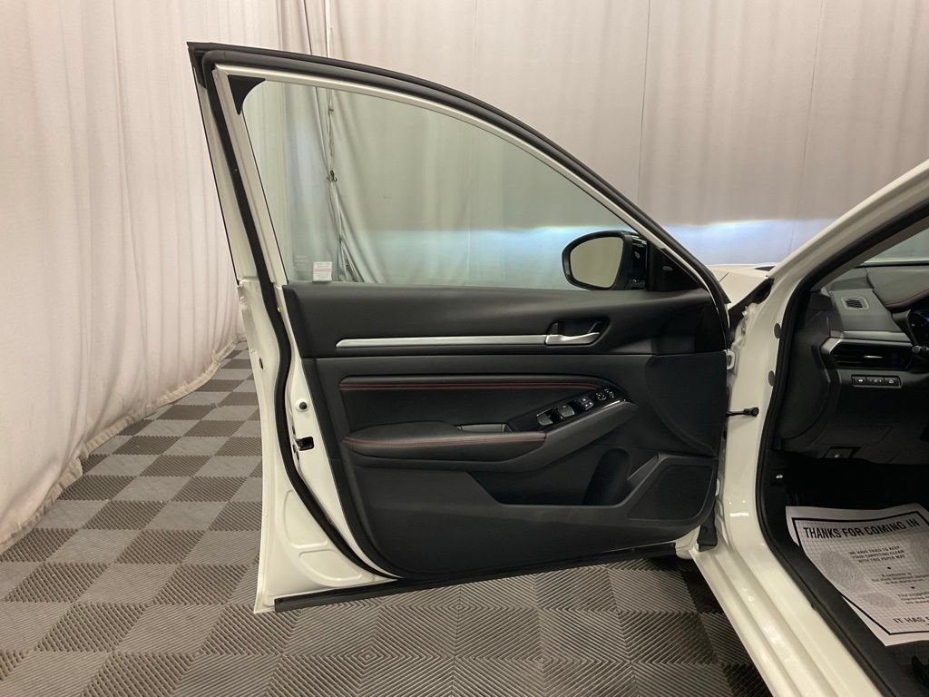 Used 2023 Nissan Altima 2.5 SR AWD/4WD image 24