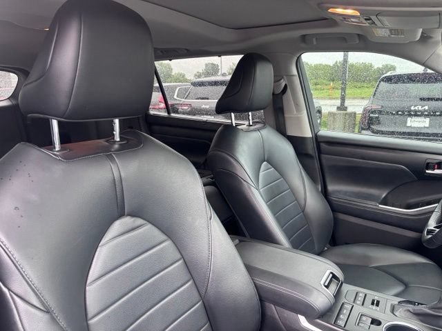Used 2021 Toyota Highlander XLE AWD/4WD image 55