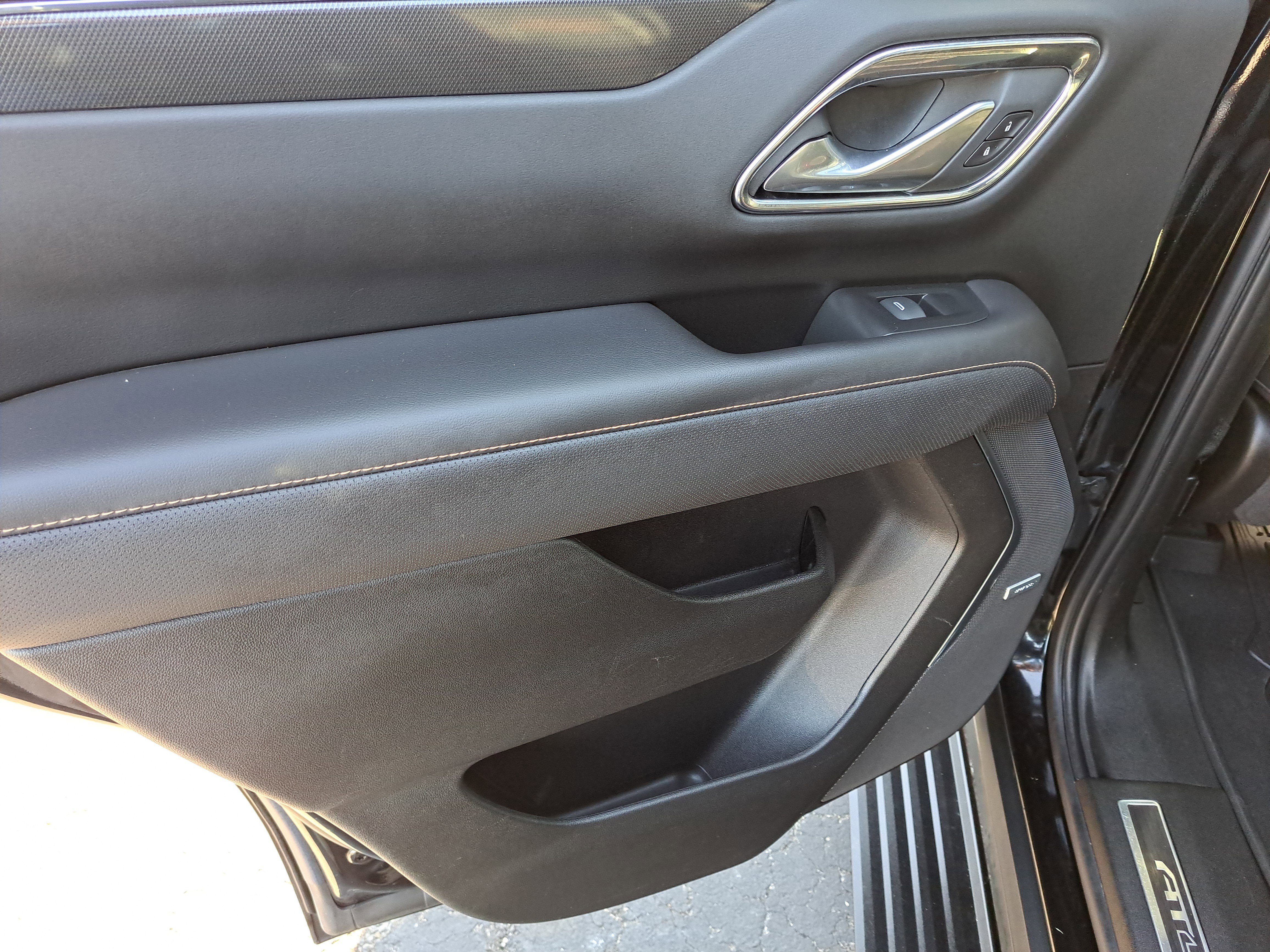 Used 2023 GMC Yukon AT4 w/ AT4 Premium Package image 14