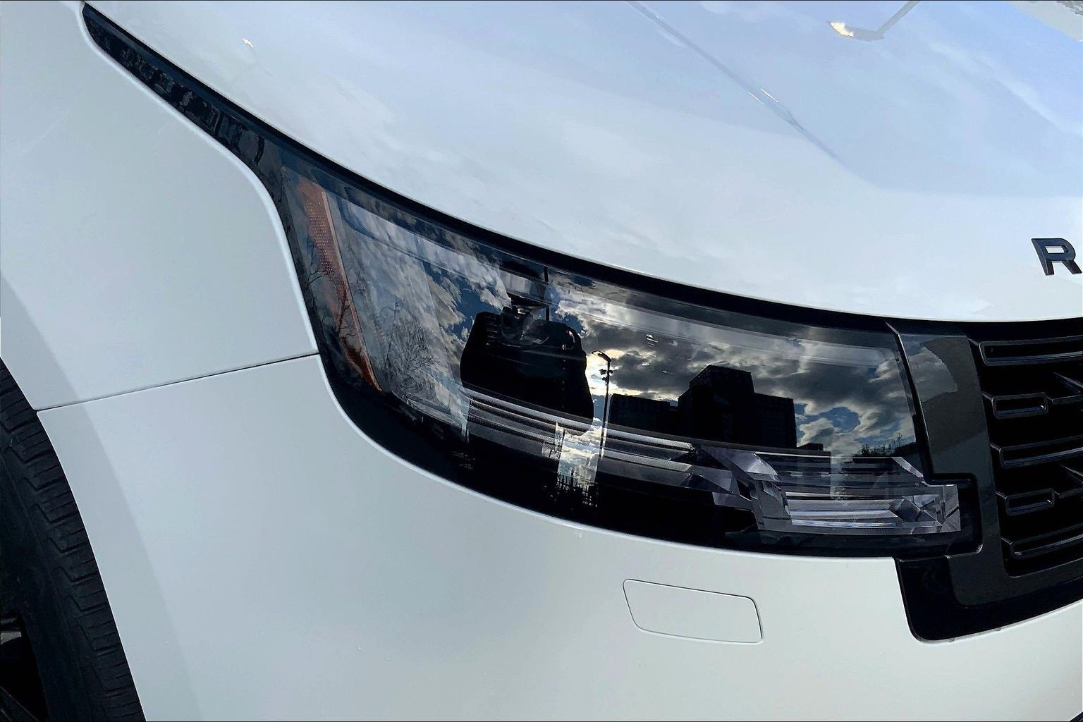 New 2025 Land Rover Range Rover SE image 13