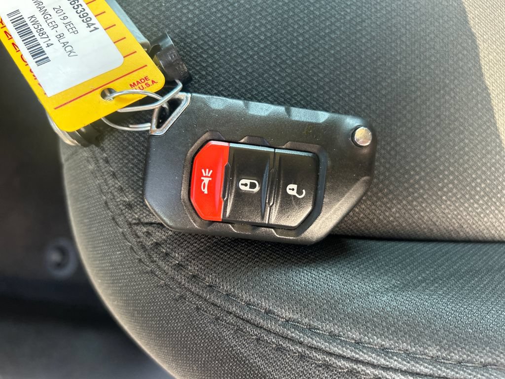 Used 2019 Jeep Wrangler Unlimited Sahara AWD/4WD image 21