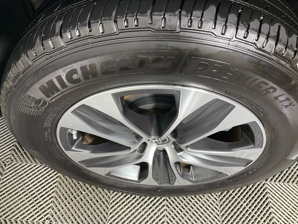 Used 2024 Toyota Highlander XLE image 8