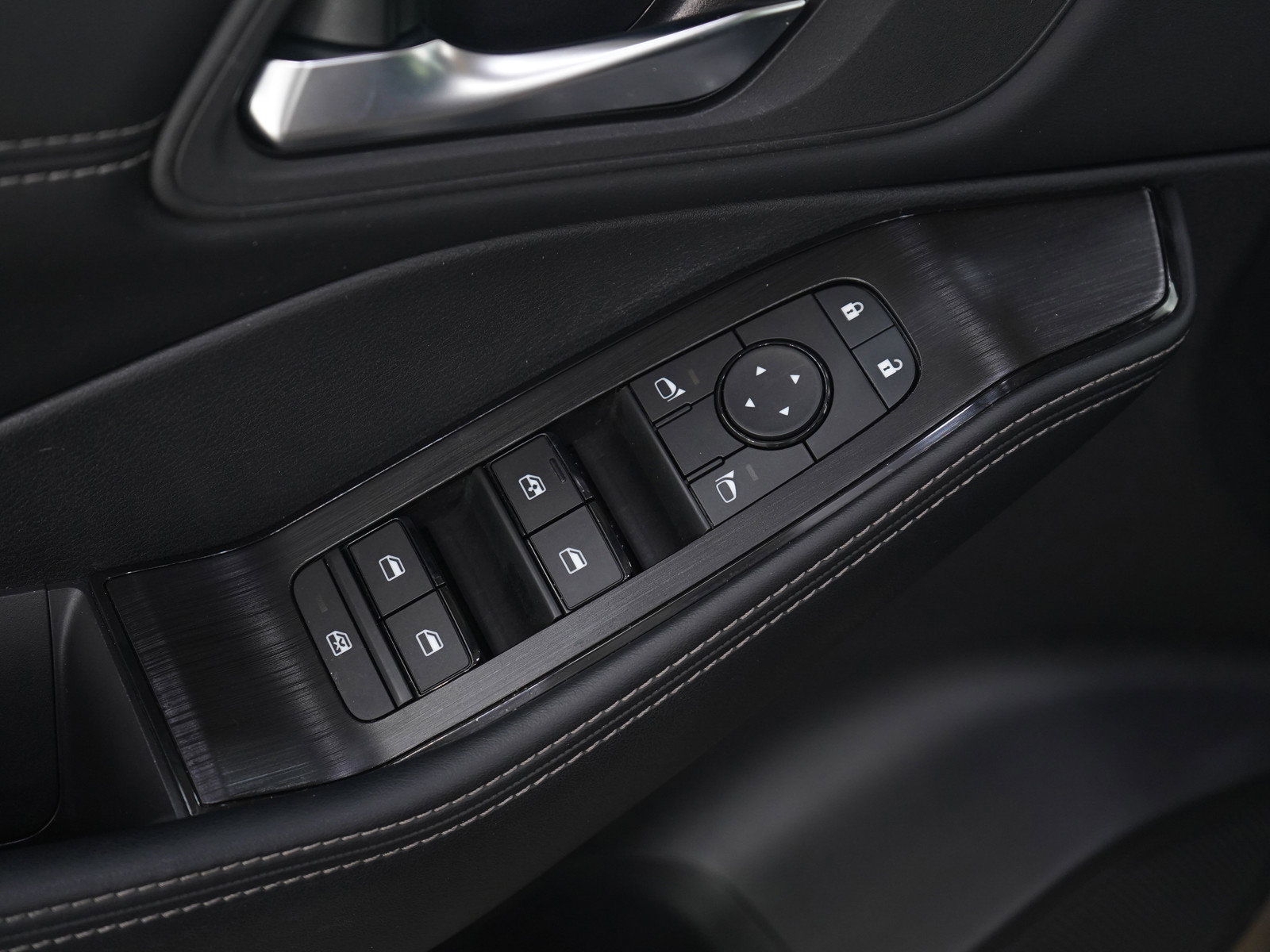 Used 2025 Nissan Rogue SV w/ SV Premium Package image 20