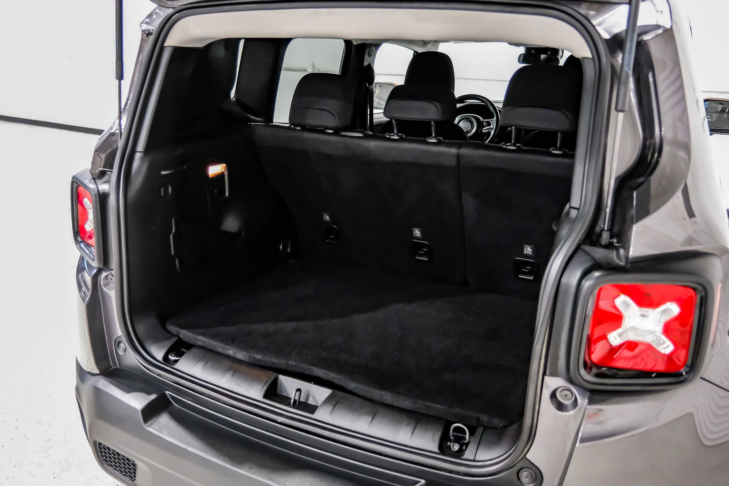 Used 2020 Jeep Renegade Latitude image 57