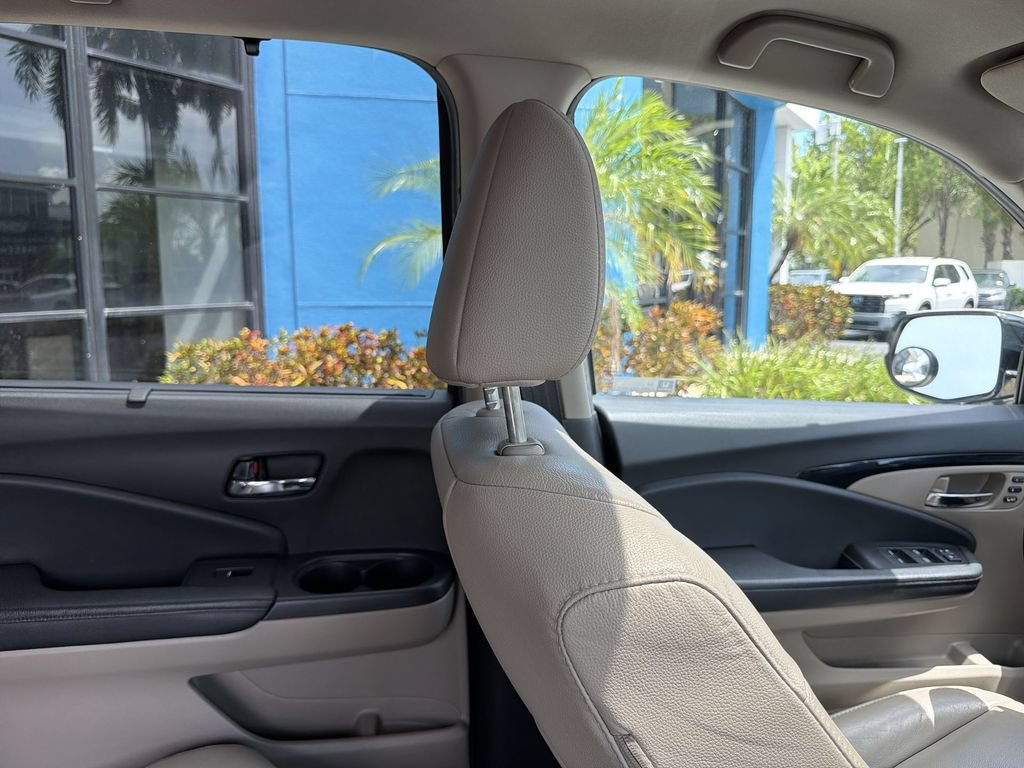 Certified 2019 Honda Pilot Touring image 16