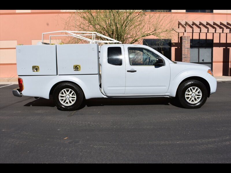 Used 2016 Nissan Frontier SV RWD image 1