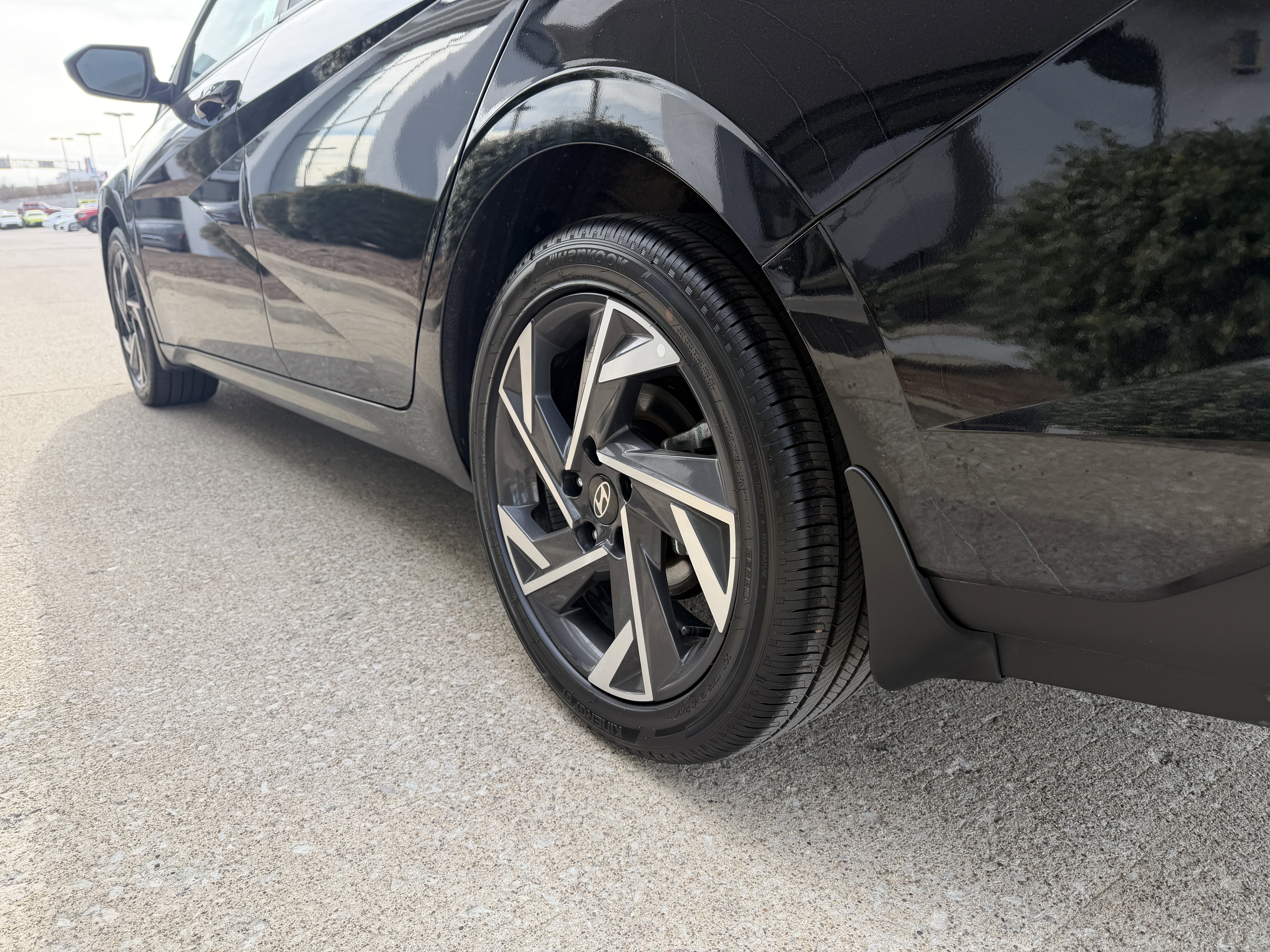 Certified 2025 Hyundai Elantra SEL image 9