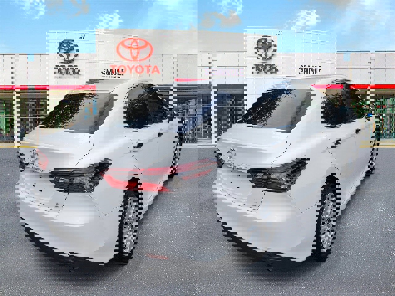 Used 2024 Toyota Camry LE image 3