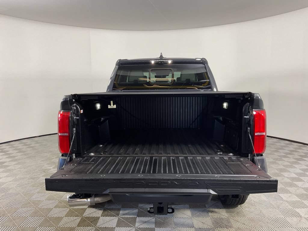 Used 2025 Toyota Tacoma Limited AWD/4WD image 17