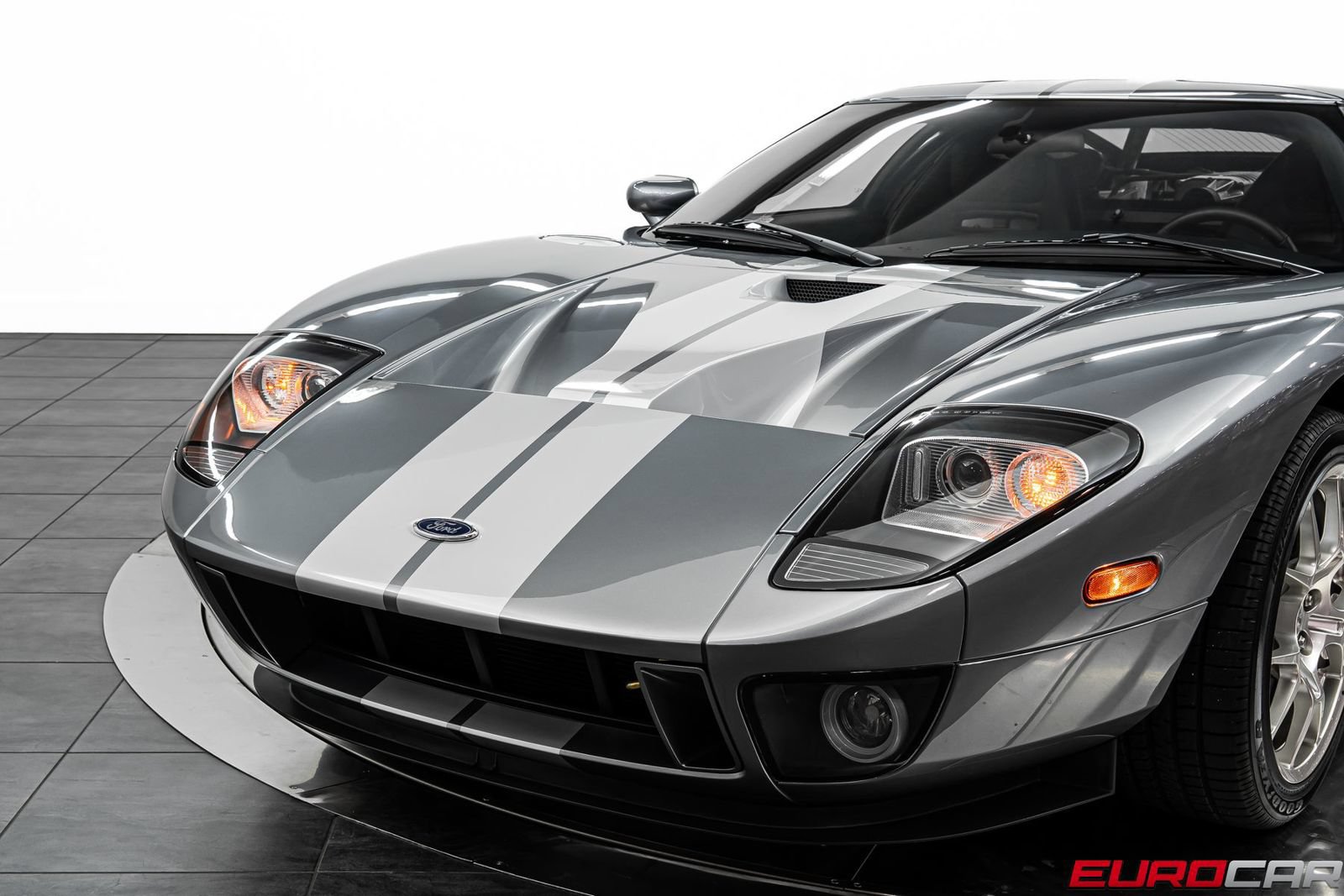 Used 2006 Ford GT RWD image 14