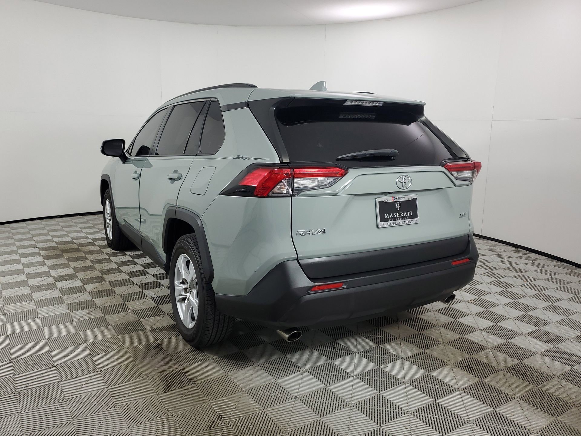 Used 2019 Toyota RAV4 XLE w/ Convenience Package image 8