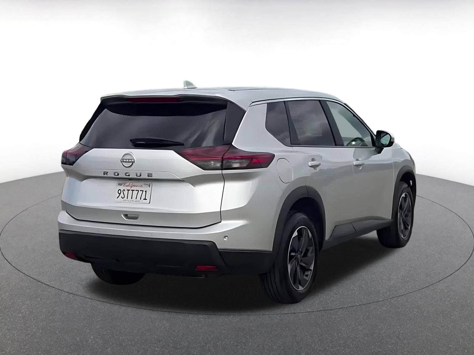 Used 2025 Nissan Rogue SV FWD image 14