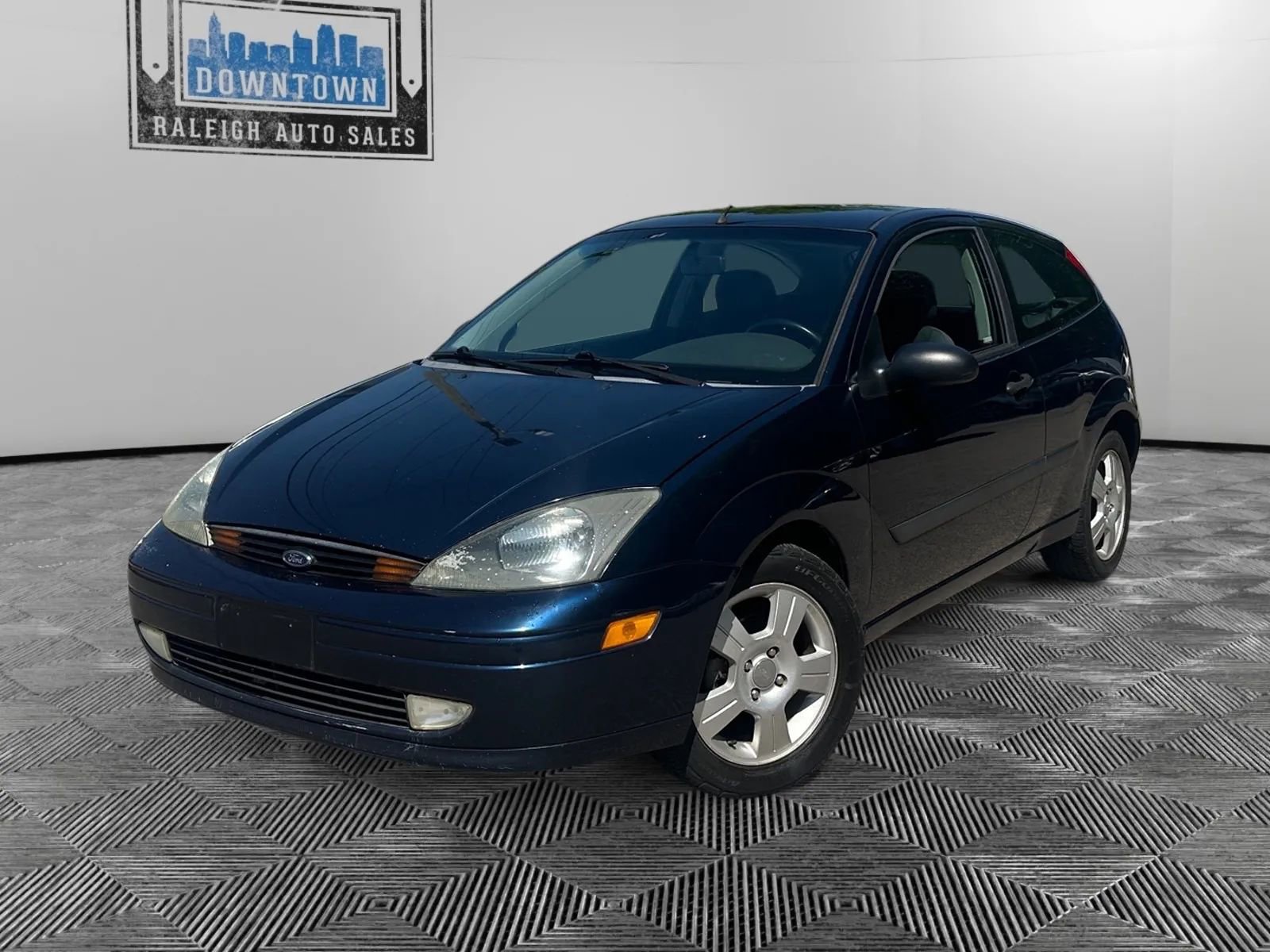 Used 2003 Ford Focus ZX3 Hatchback FWD image 2