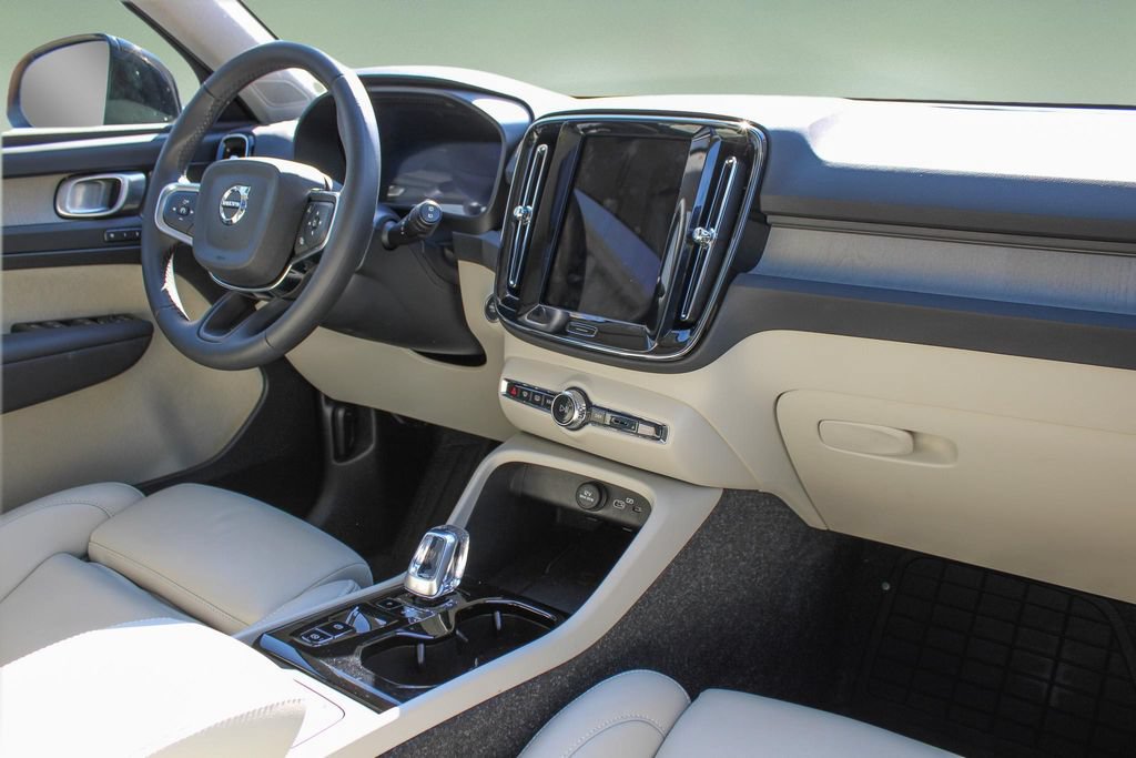 Used 2025 Volvo XC40 B5 Ultra w/ Protection Package Premier AWD/4WD image 21