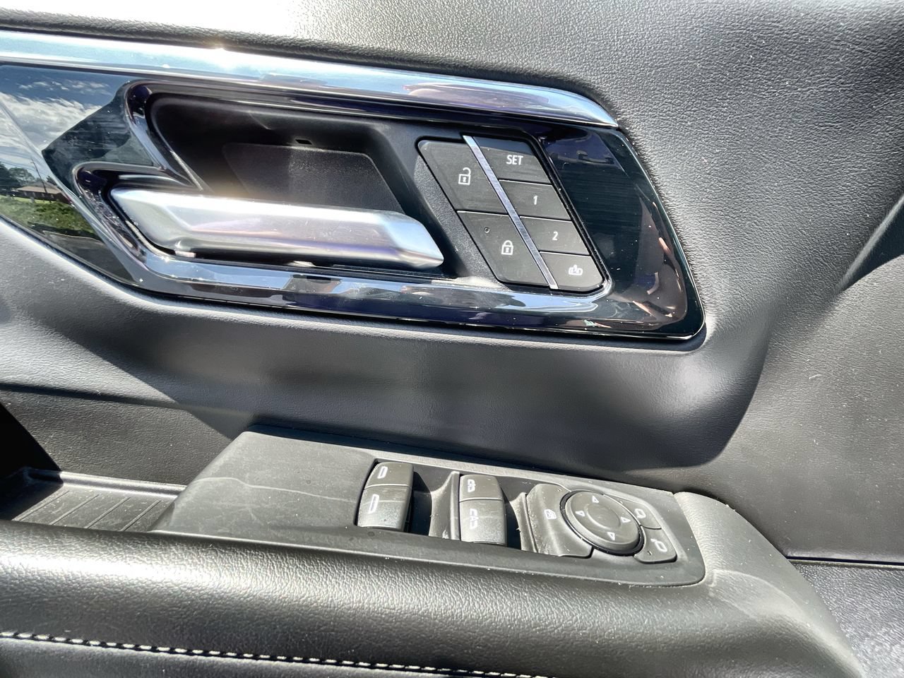 Used 2025 Chevrolet Tahoe LT RWD image 23