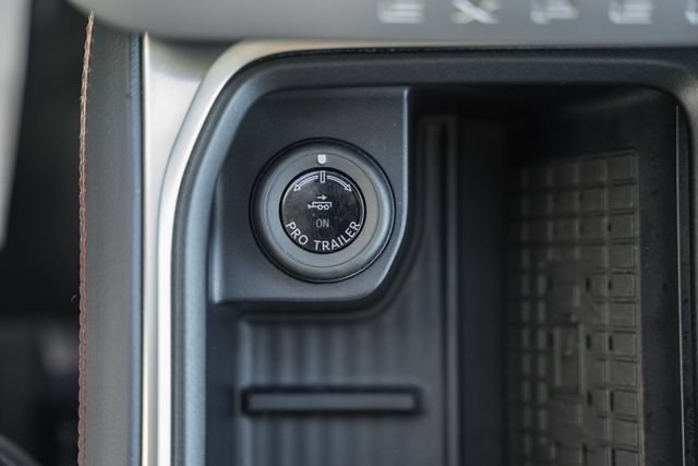 Used 2025 Ford Expedition Active AWD/4WD image 38