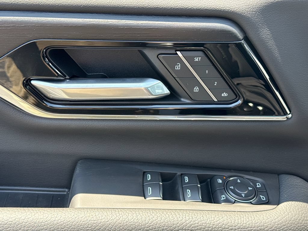 New 2026 GMC Yukon XL Denali w/ Denali Reserve Package AWD/4WD image 16