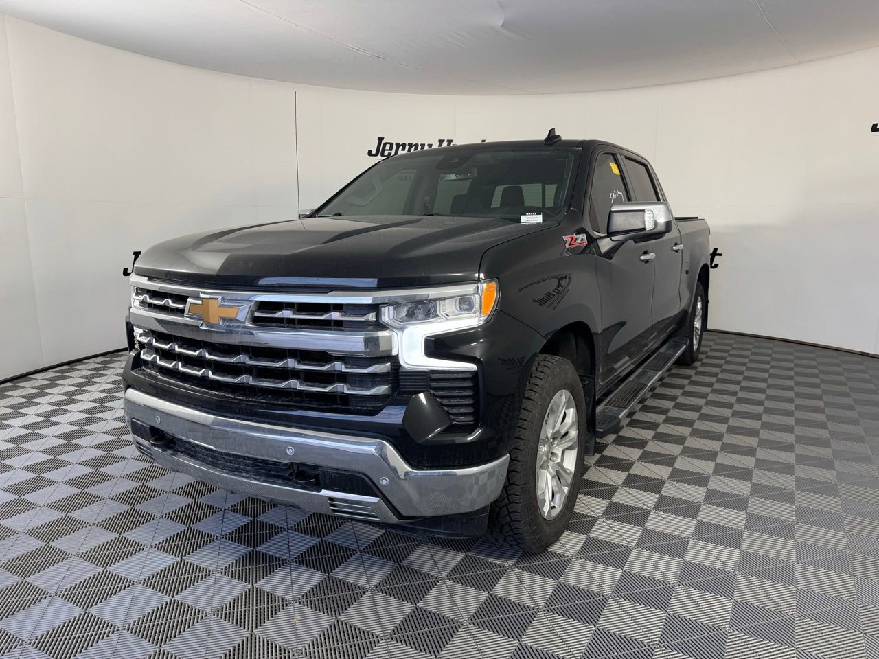 Used 2024 Chevrolet Silverado 1500 LTZ image 1