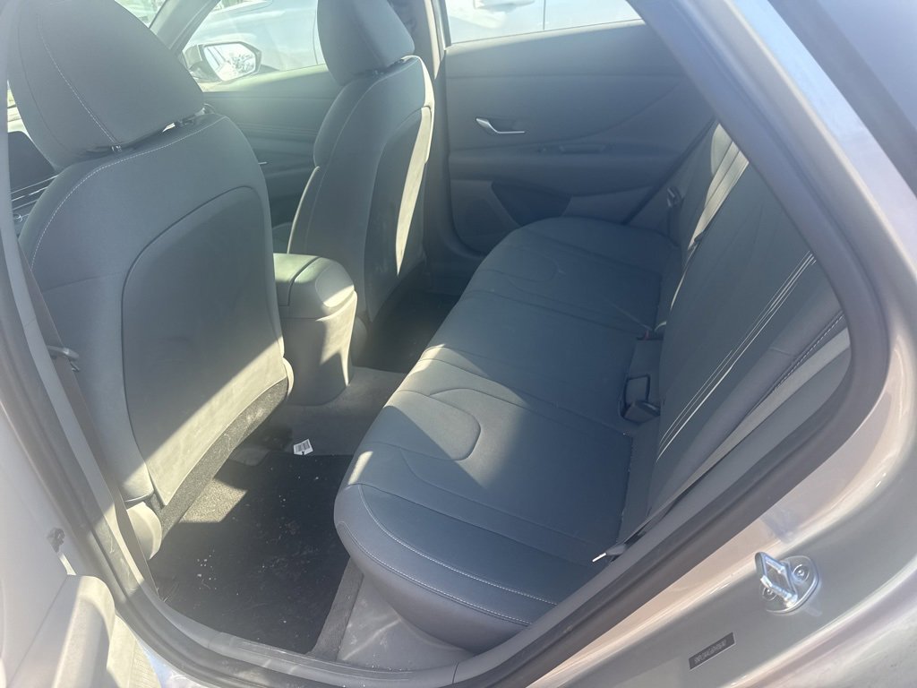 Used 2023 Hyundai Elantra SEL w/ Convenience Package image 5