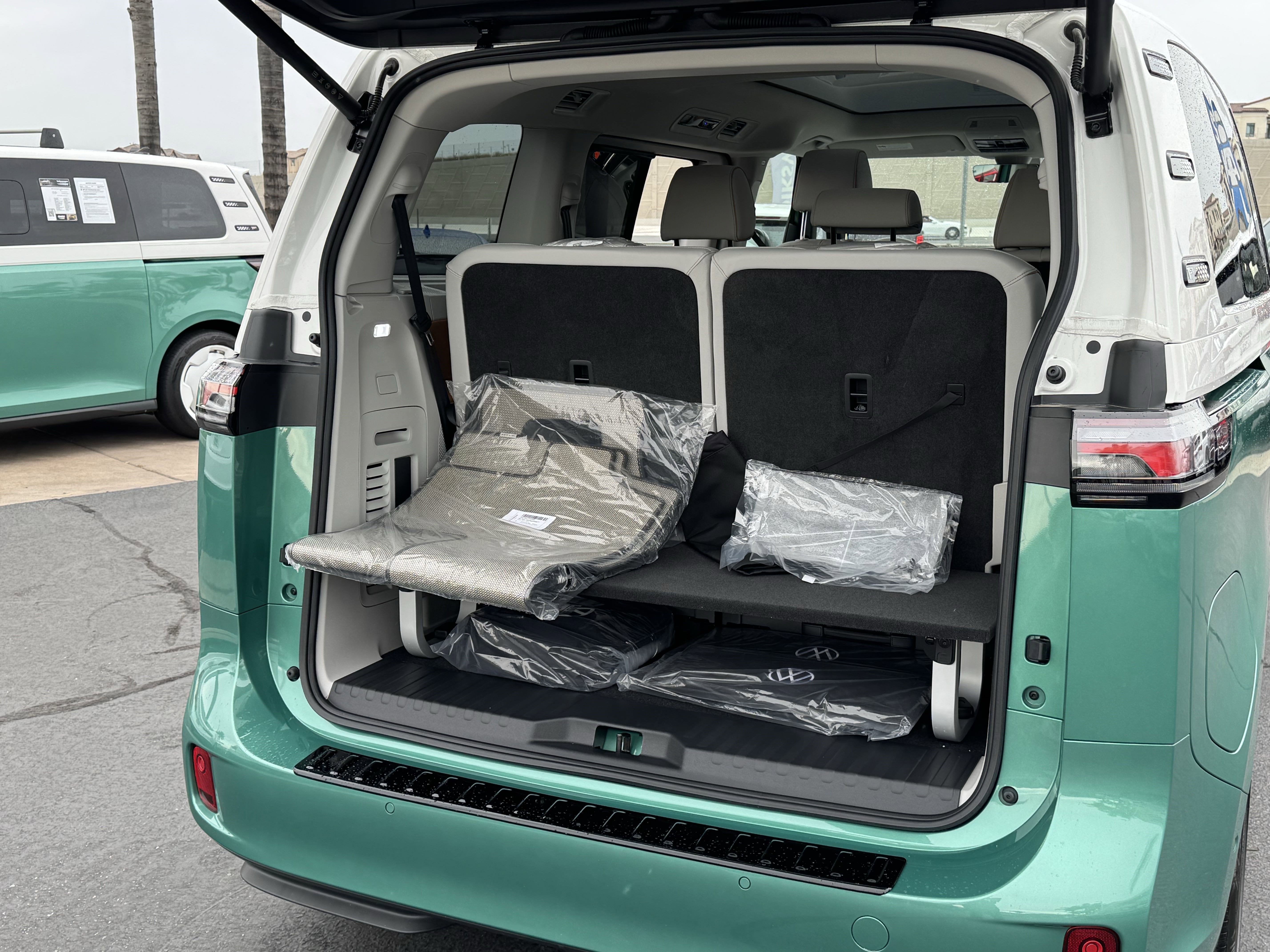 Used 2025 Volkswagen ID. Buzz 1st Edition image 41