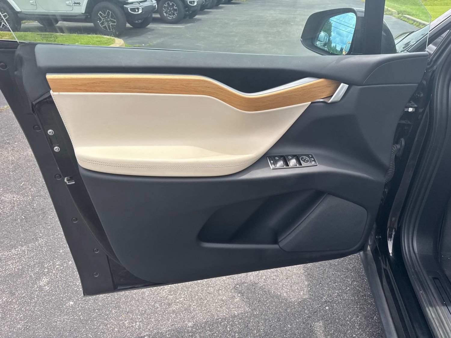 Used 2018 Tesla Model X 75D AWD/4WD image 31