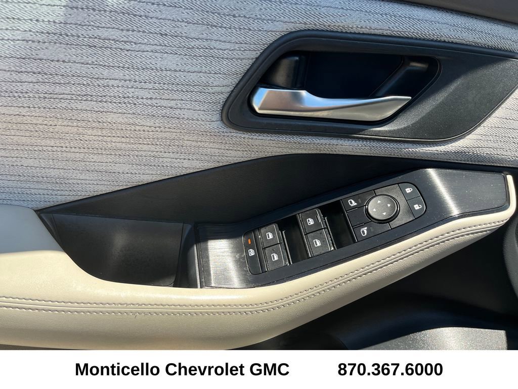 Used 2023 Nissan Rogue SV FWD image 11