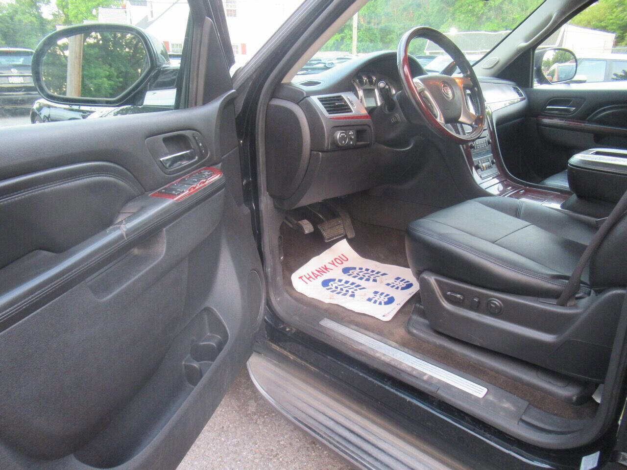 Used 2013 Cadillac Escalade ESV AWD w/ Livery Package image 28