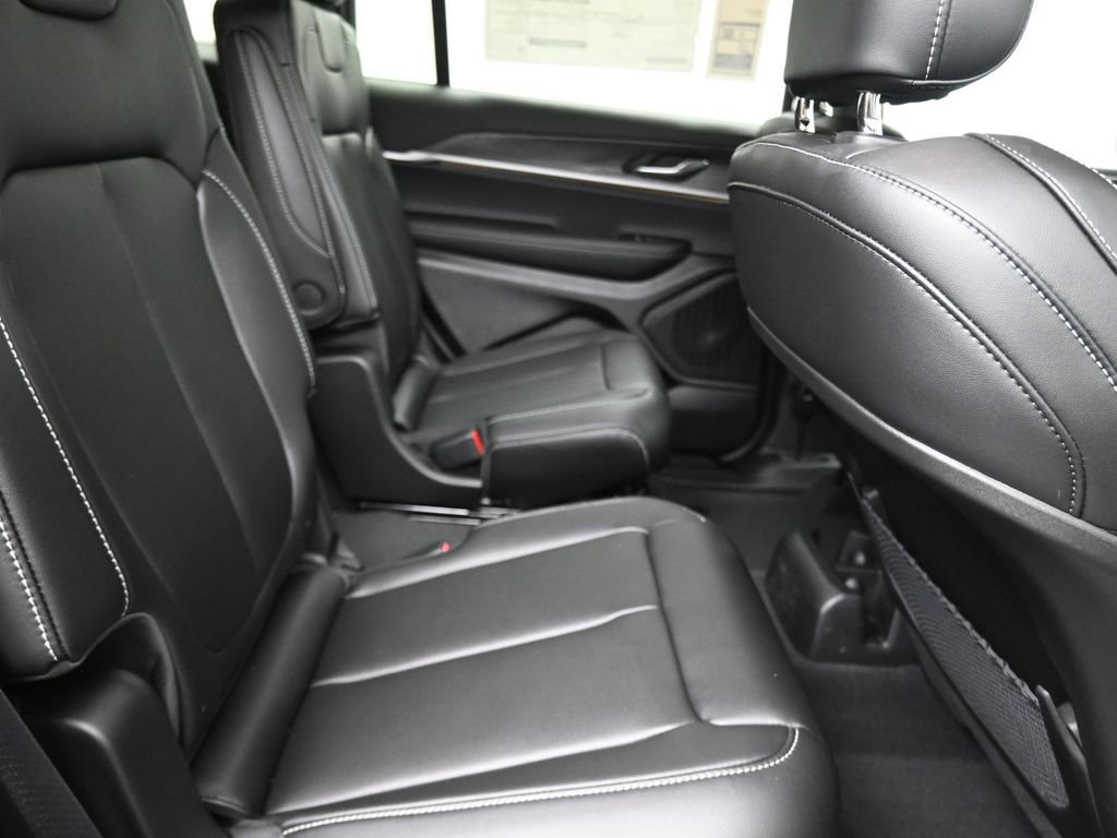 New 2025 Jeep Grand Cherokee L Limited w/ Black Appearance Package image 17