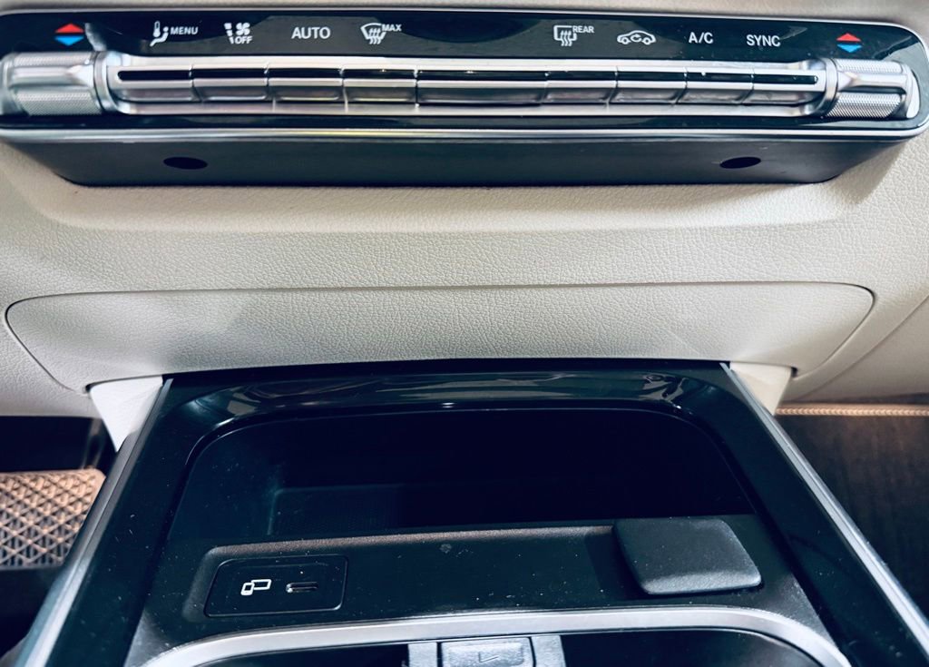 Used 2023 Mercedes-Benz GLB 250 4MATIC image 11