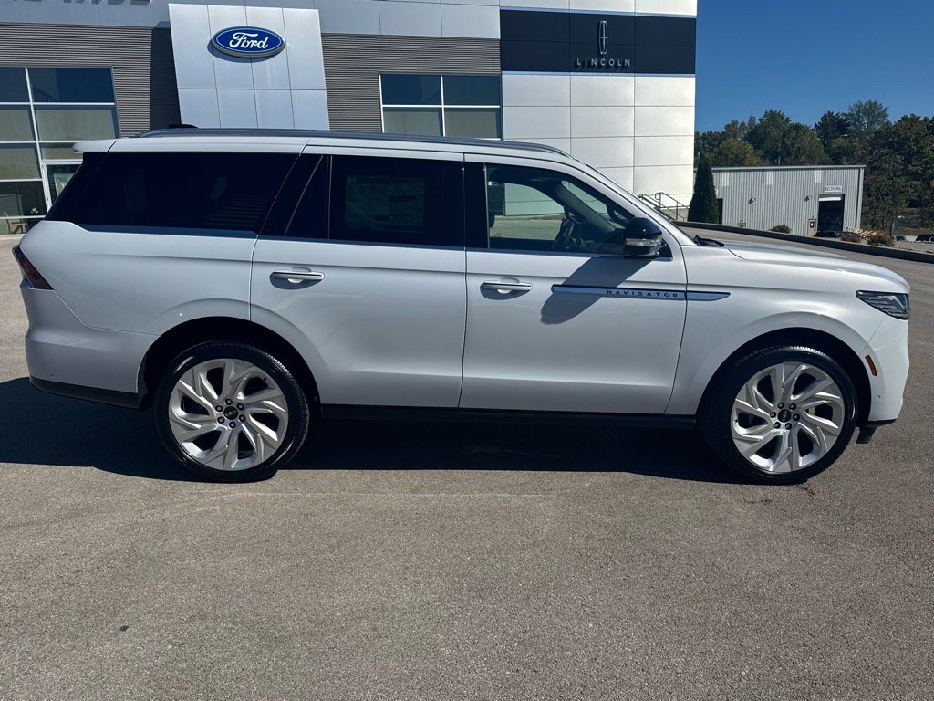 New 2025 Lincoln Navigator Reserve image 15