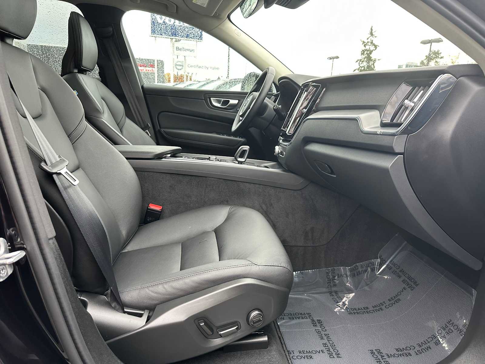 Used 2025 Volvo XC60 B5 Core w/ Protection Package Premier image 10