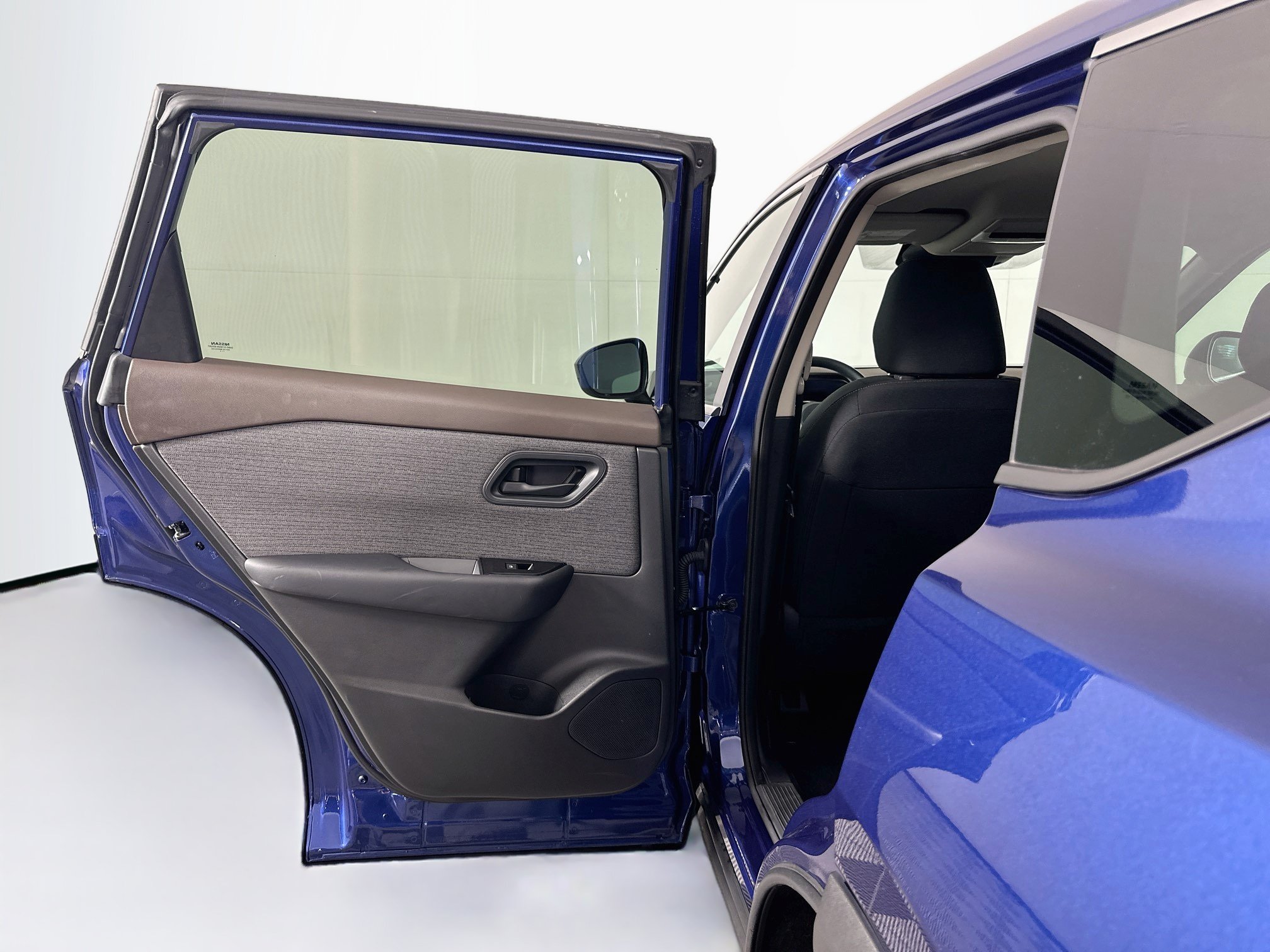 Used 2023 Nissan Rogue S AWD/4WD image 25