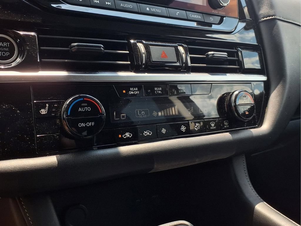 Used 2024 Nissan Pathfinder SV FWD image 7