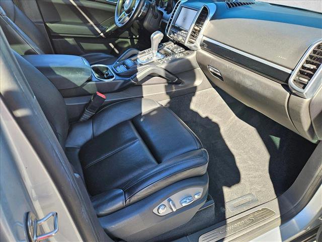 Used 2016 Porsche Cayenne S image 20