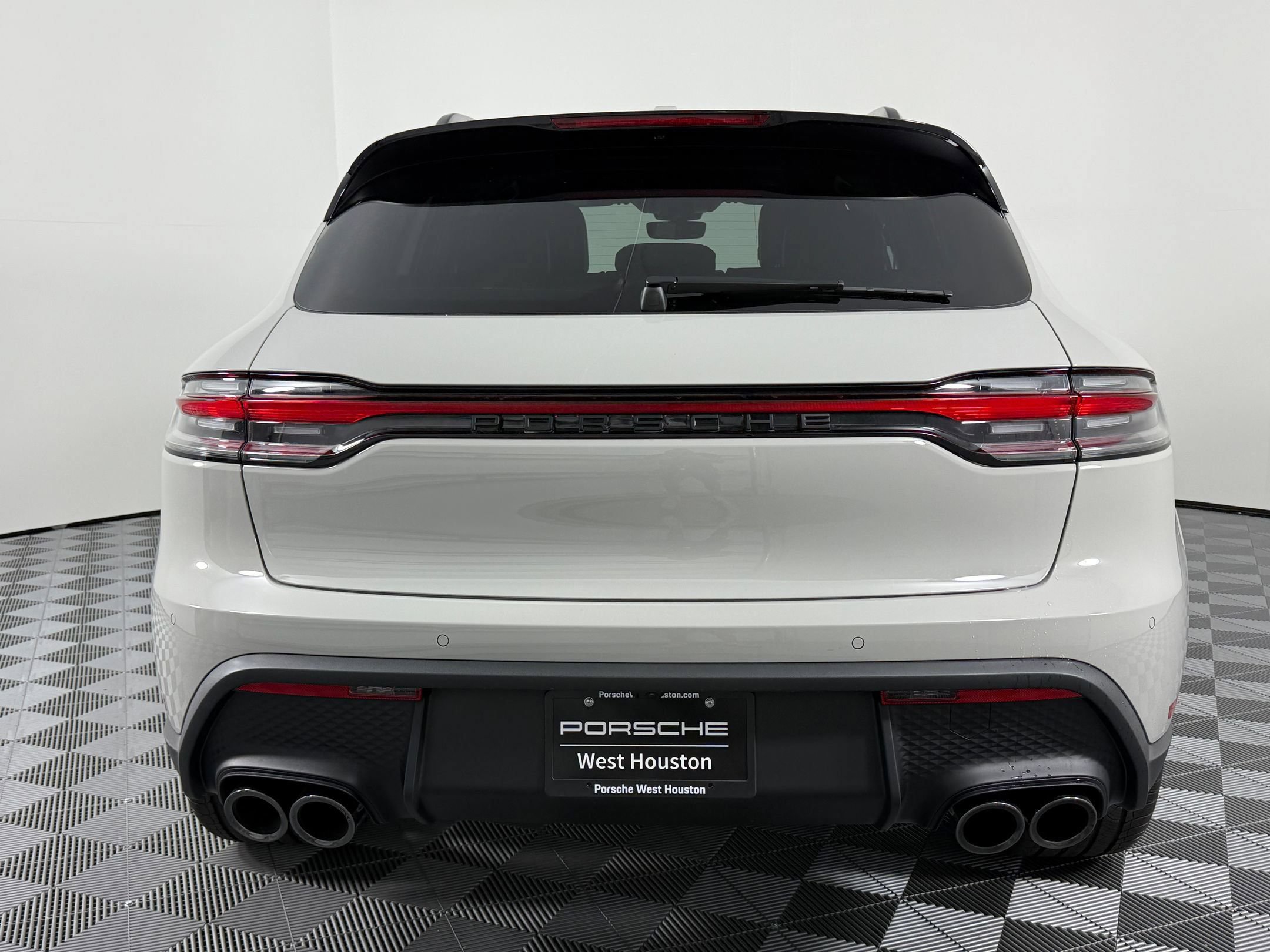 Certified 2026 Porsche Macan AWD/4WD image 10