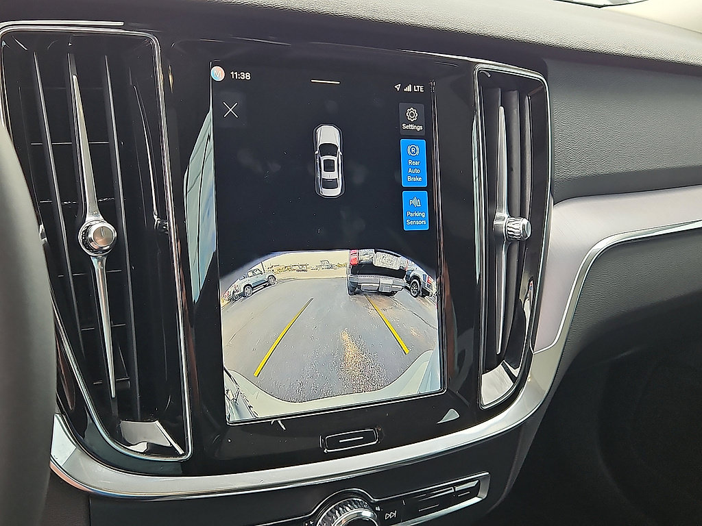 Used 2025 Volvo S60 B5 Core FWD image 17