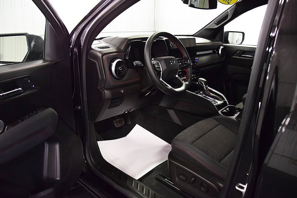 Used 2025 Chevrolet Colorado Z71 image 15