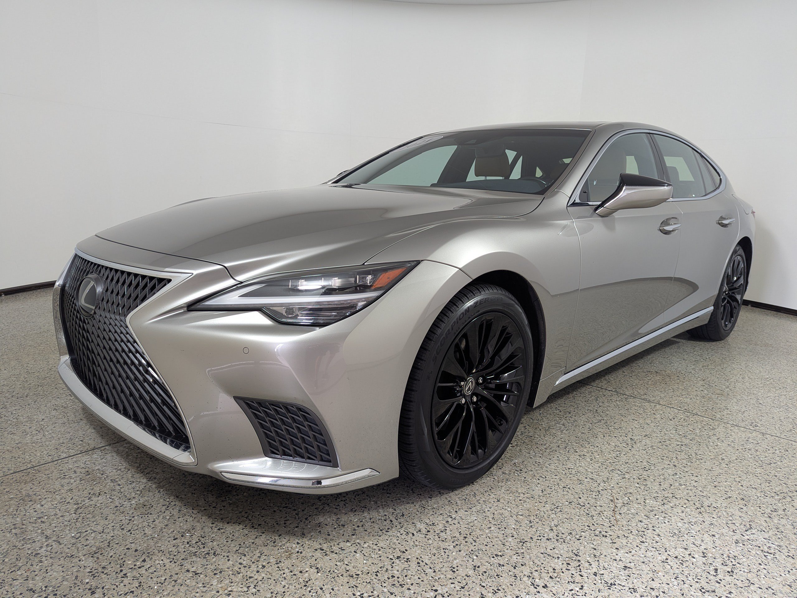 Used 2021 Lexus LS 500 w/ Accessory Package (Z2) RWD image 3