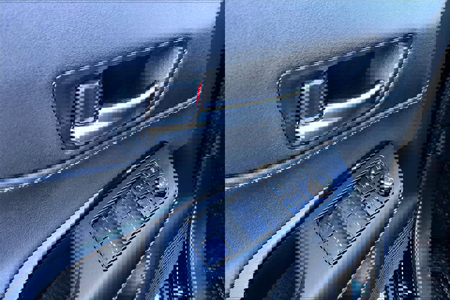 Certified 2024 Toyota Venza LE image 31