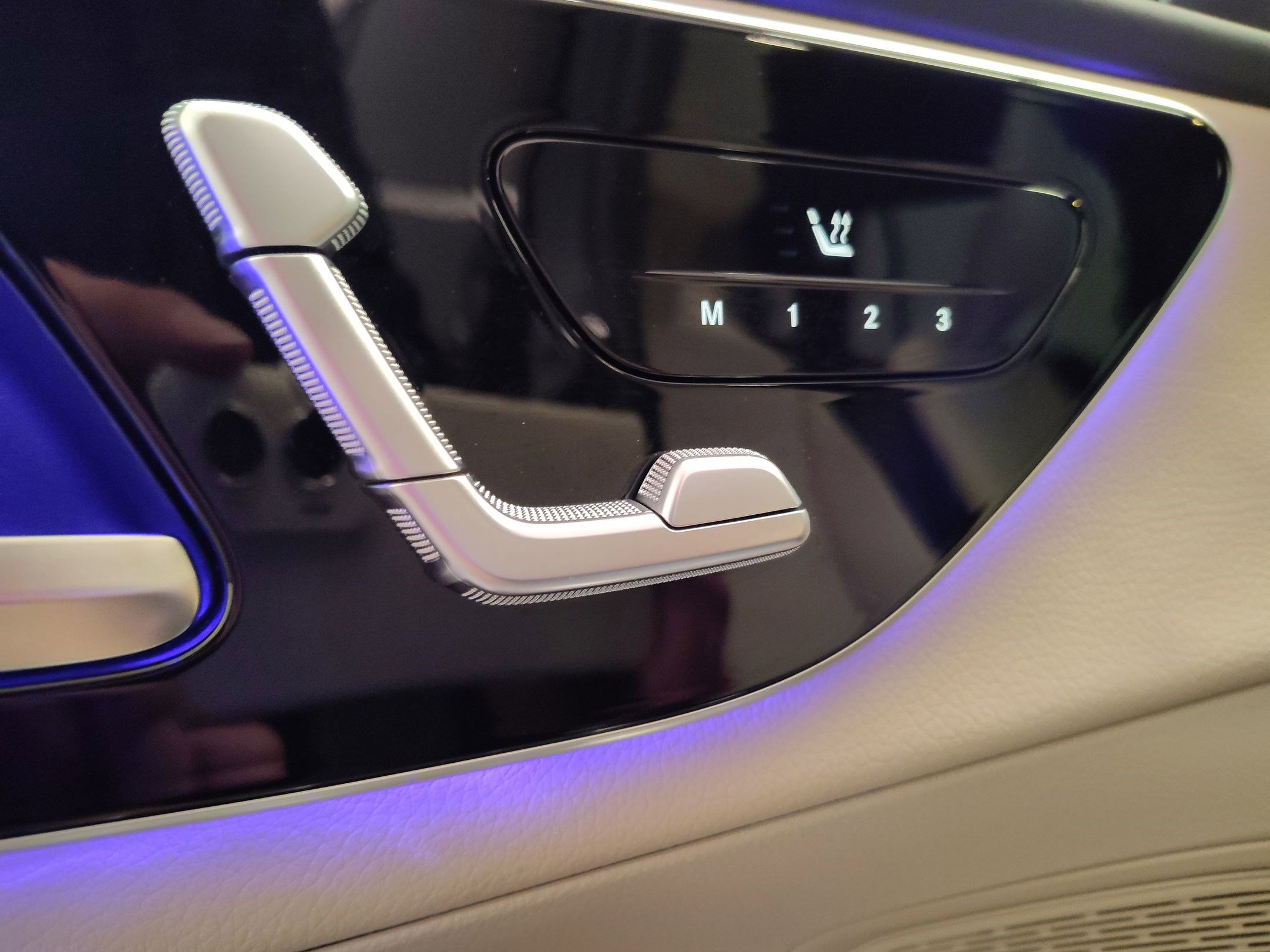 Used 2024 Mercedes-Benz GLC 300 4MATIC image 17