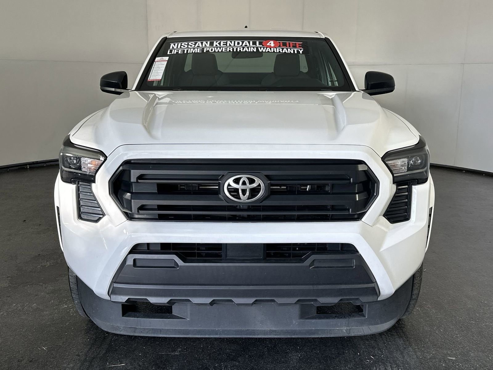Used 2025 Toyota Tacoma SR image 3