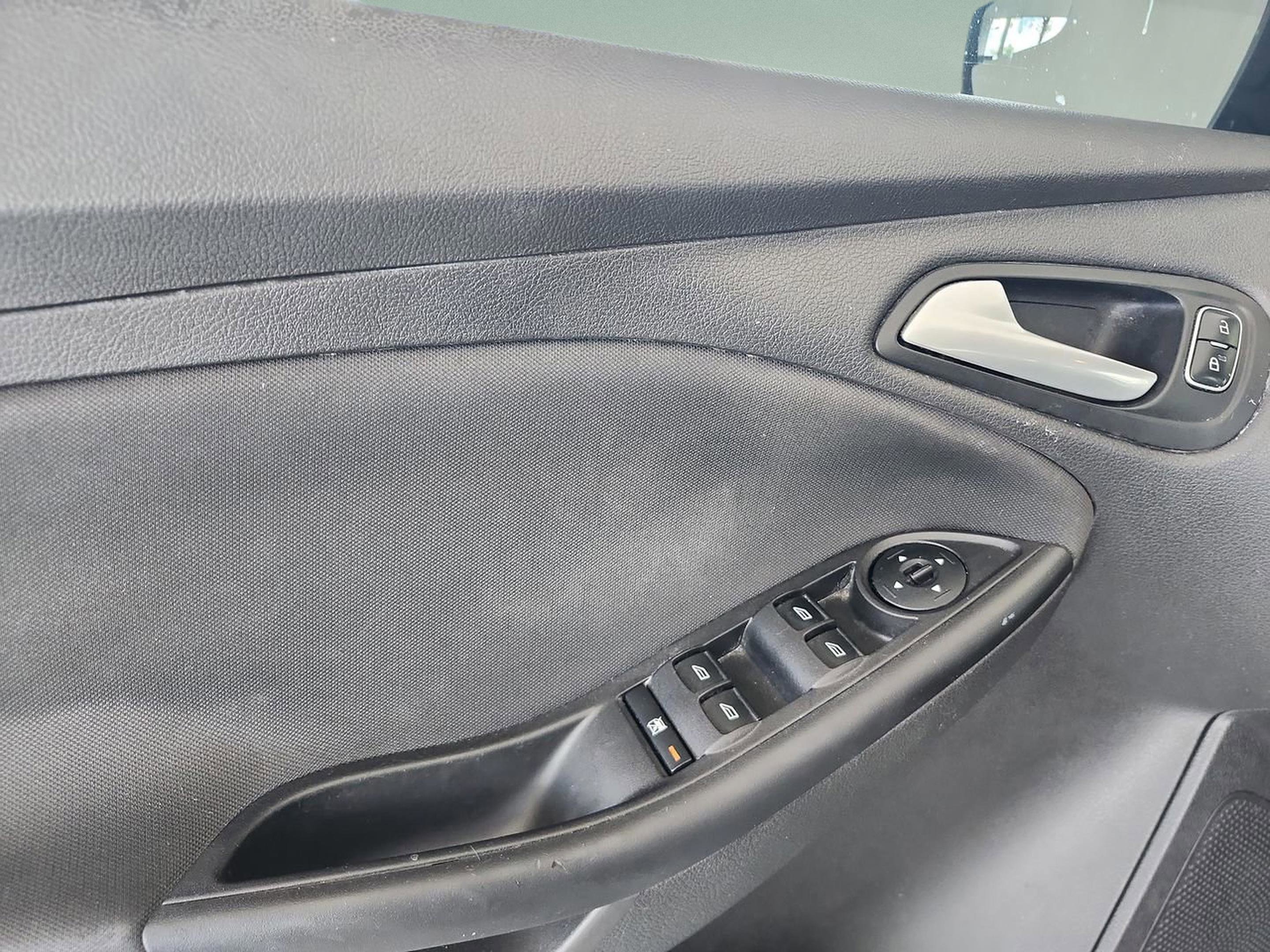 Used 2017 Ford Focus SE FWD image 16