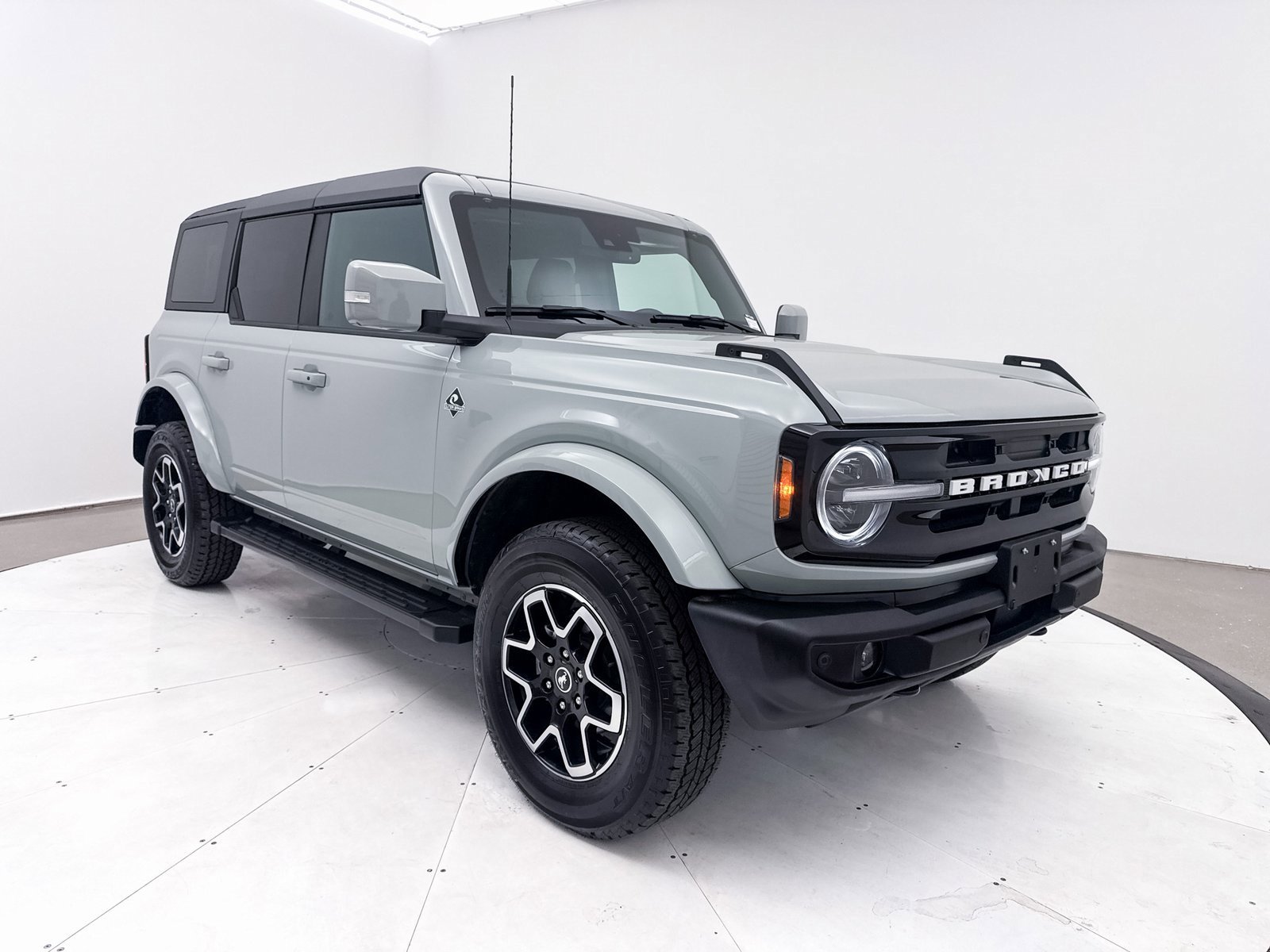 Used 2024 Ford Bronco Outer Banks image 12