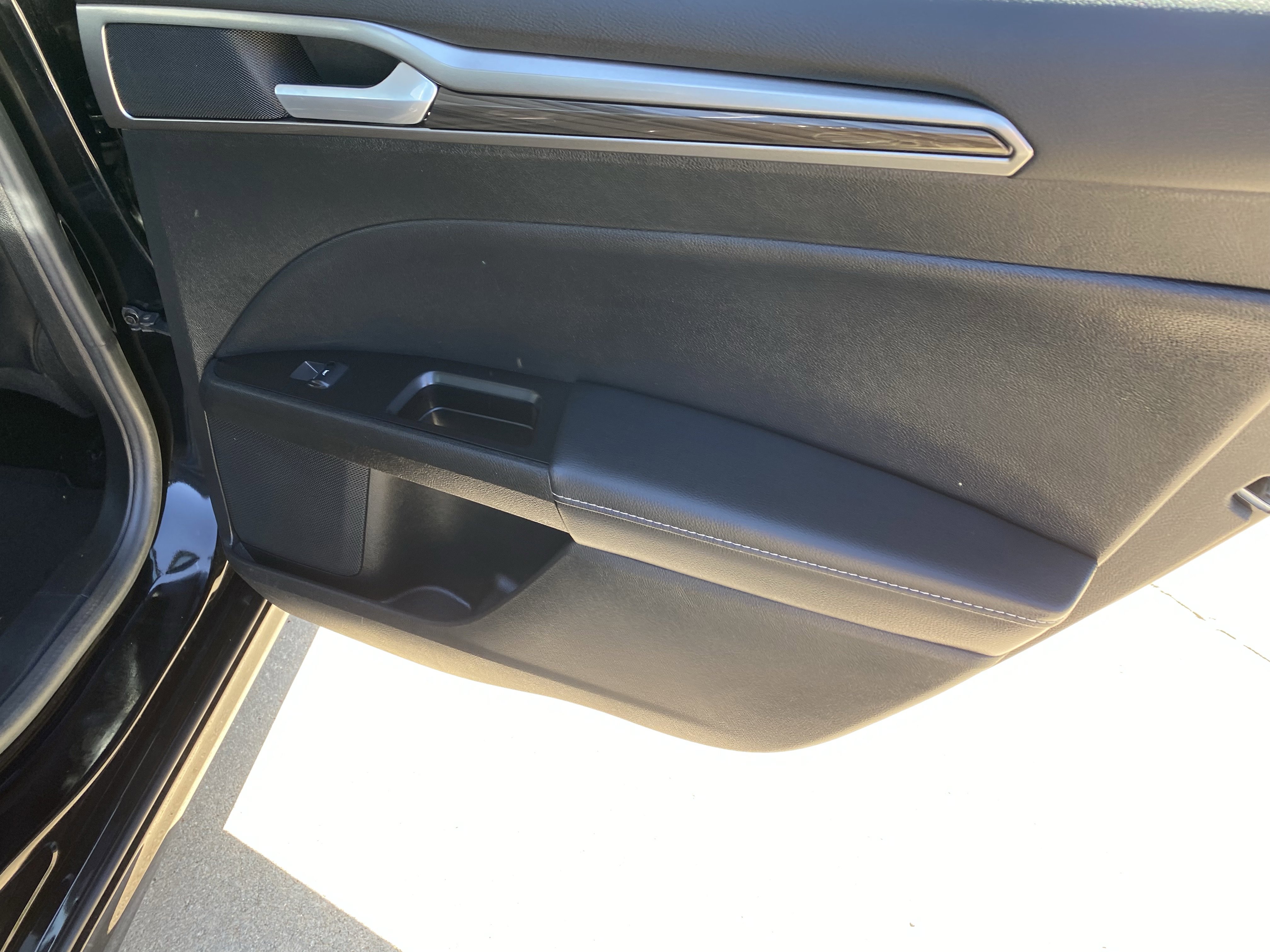 Used 2017 Ford Fusion SE w/ Fusion SE Technology Package image 11