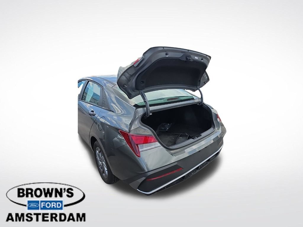 Used 2024 Hyundai Elantra SEL FWD image 6