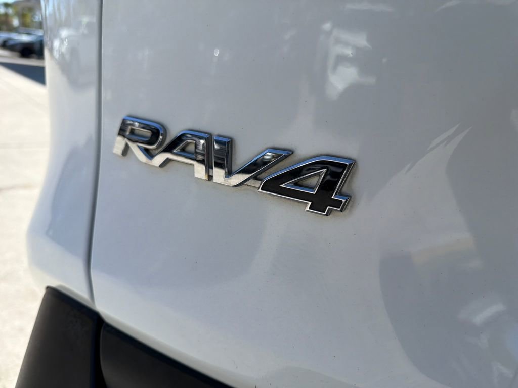 Used 2020 Toyota RAV4 XLE w/ Convenience Package image 9