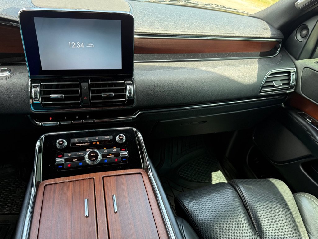 Used 2020 Lincoln Navigator L Reserve RWD image 11