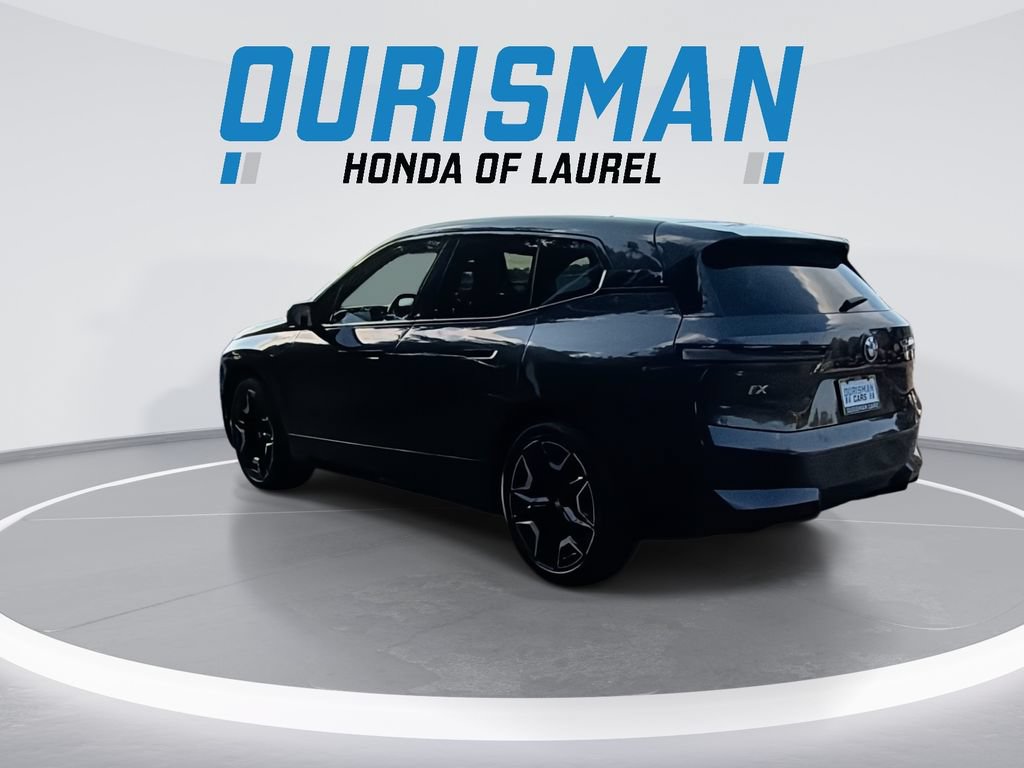 Used 2024 BMW iX xDrive50 w/ Sport Package AWD/4WD image 6
